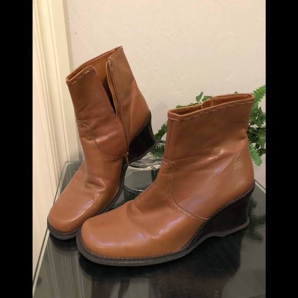 Gianni Bini Wedge Boots Like New - Picture 3 of 4